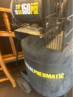 29 gallon air compressor with 100 ft hose and tip piece