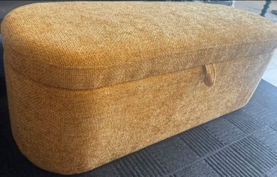 Free delivery! Flash Sale! Brand new storage ottoman/bench