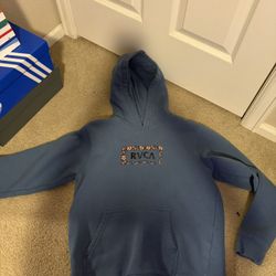 blue RVCA flower hoodie - xl youth 