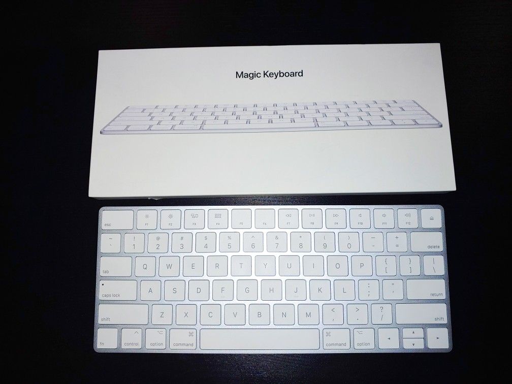 Apple Magic Keyboard (Wireless, Rechargeable) - Silver