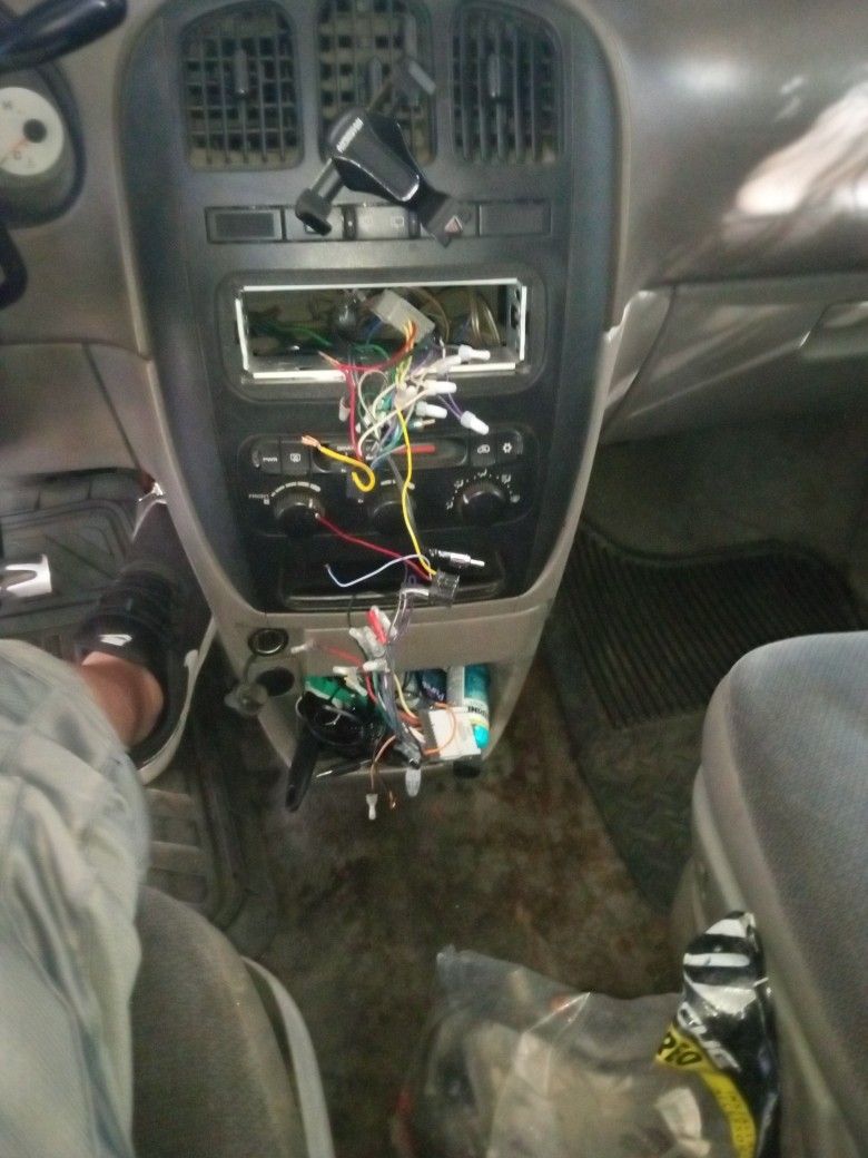 Amp And Car Stereo Installs Mobil