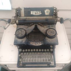 vintage typewriter 