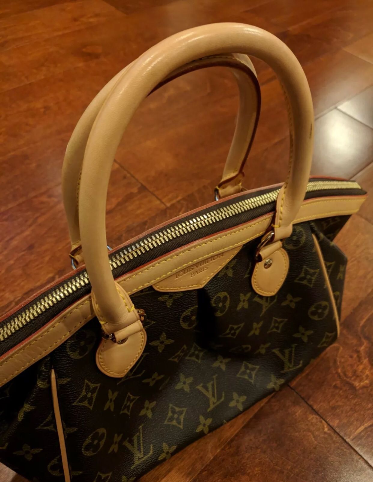 Authentic Louis Vuitton Tivoli Handbag for Sale in Issaquah, WA - OfferUp