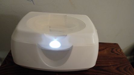 Wipe warmer