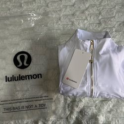 Lululemon WhiteDefine Jacket Size 6 (NOT CROPPED)
