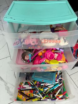 Little girls toys, coloring markers and crayons Free