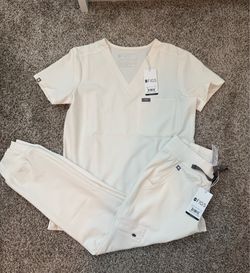 Figs Off-White Women's Scrub Set (BRAND NEW Limited Edition)