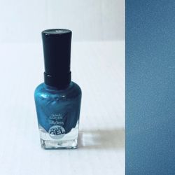 Brand New Sally Hansen X School Good & Evil The Storian 891 Miracle Gel Nail Polish!  Transport yourself to a world of good and evil through mysteriou
