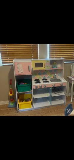 Kid toy kitchen