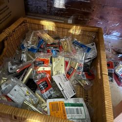 Bisagras y accesorios para puertas Hinges and accessories for doors