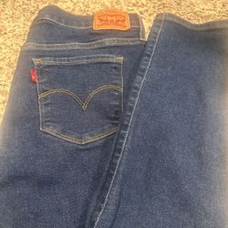 Women’s Levi Jeans 