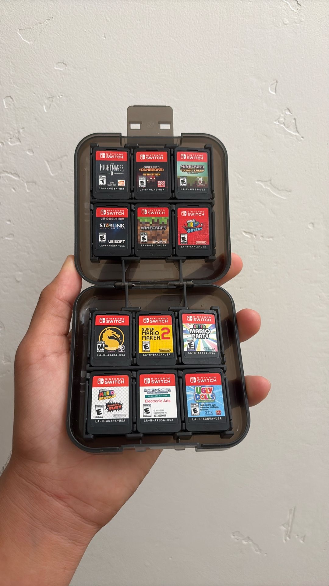 24 Nintendo Switch Games With Black Case
