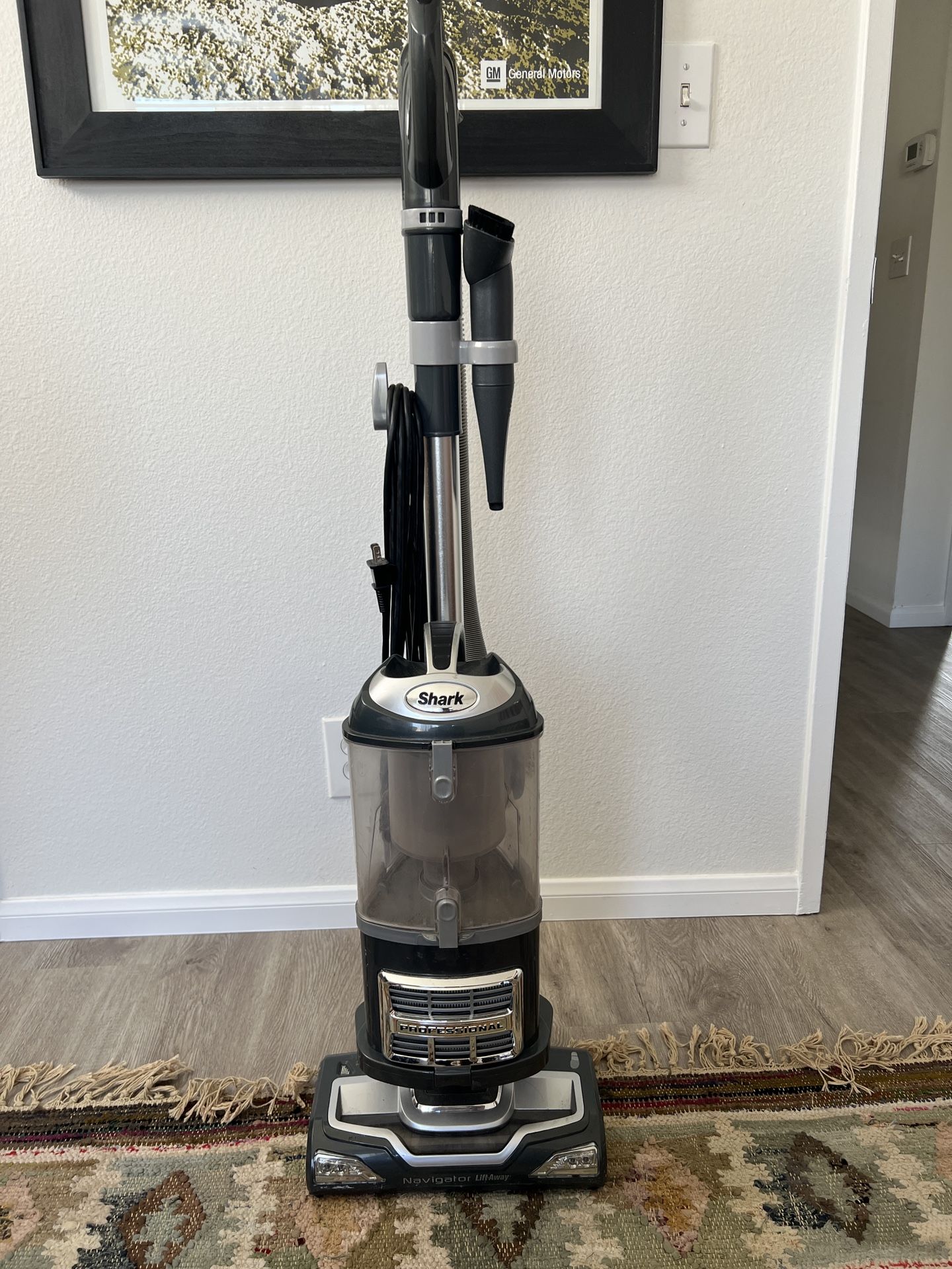 Shark Navigator Lift-Away Bagless Vacuum UV540