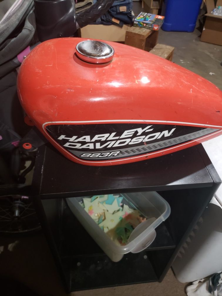 02 Harley Sportster 883 gas tank for Sale in Hesperia, CA - OfferUp