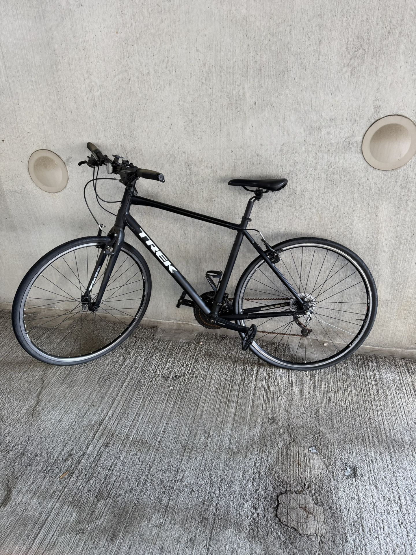 Trek Hybrid Bike – Large Frame – Needs Minor Repairs