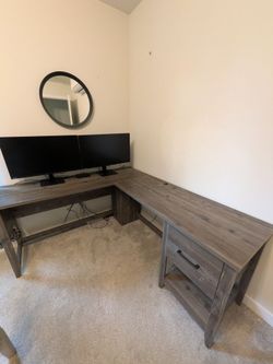 Corner desk