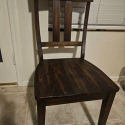 $100 Set Of 4 Wooden Chairs 