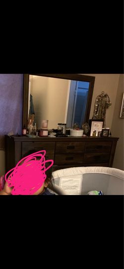 Queen bed, dresser w/mirror and side table set
