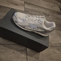 New Balance, 204L lace, white blue, 7 kids/8.5womens