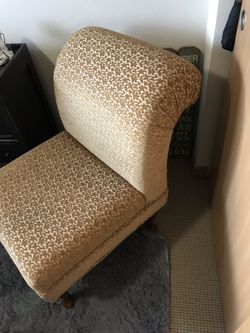 Accent/slipper chair