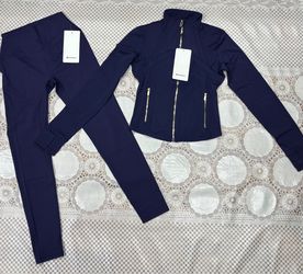 Navy Lululemon set with gold zipper