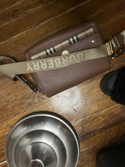 Burberry purse 