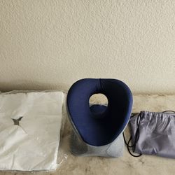 head rest/ Memory foam pillow.