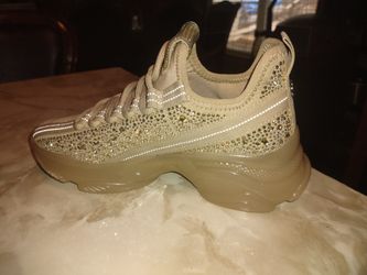Beautiful Gold Steve Madden Sneakers Sz 6.5 New In Box