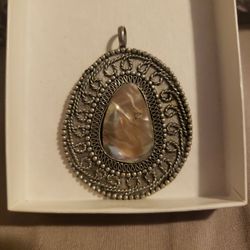 Rainbow Moonstone Pendant 

 

