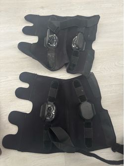 3 rodilleras para graduar. $15 las dos