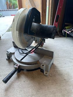 Saw machine for cutting