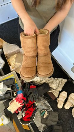 Ugg - Women Size 4