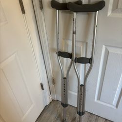 Gently Used Hugo Crutches - Youth/Adolescent Size