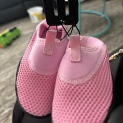 Girls Water Shoes Size 7/8