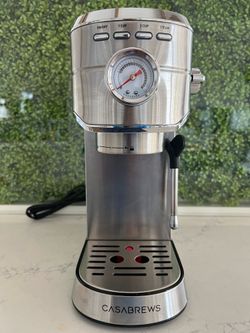 Casabrews espresso maker with 51 mm espresso tamper and dosing funnel