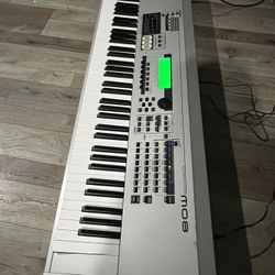 Yamaha Mo8 