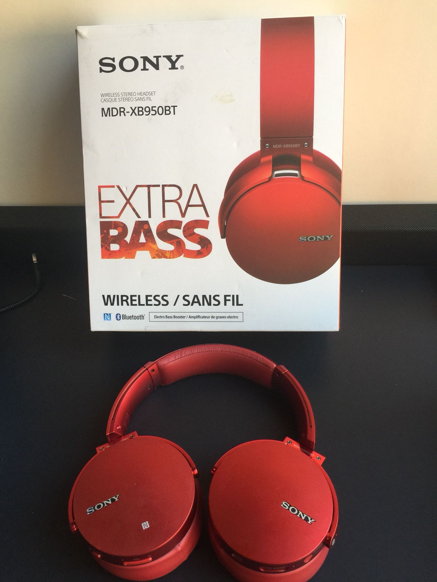 Sony Bt950 wireless Bluetooth headphone