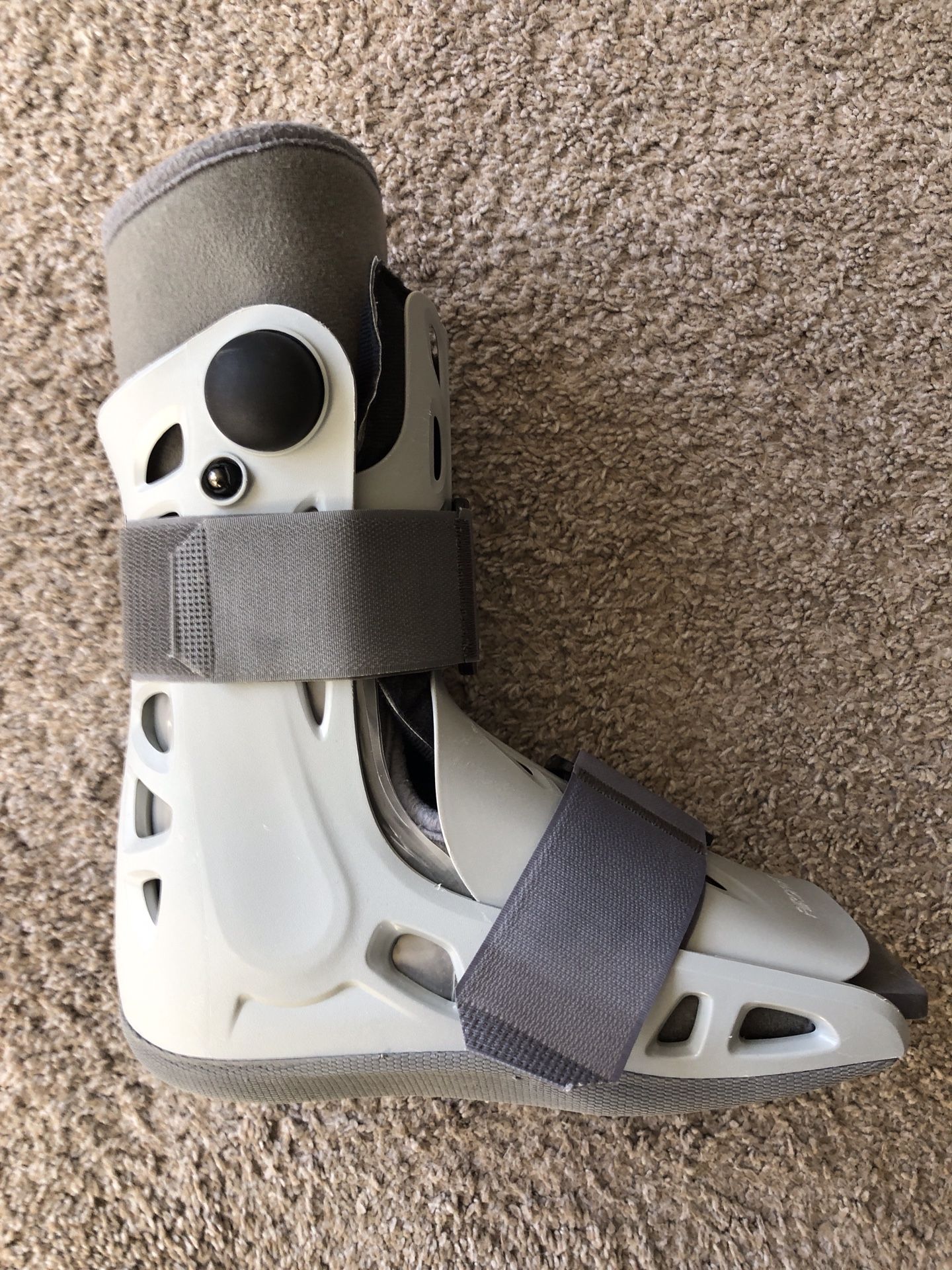 Aircast Air Select Walker Brace/Walking Boot (Short & Small).