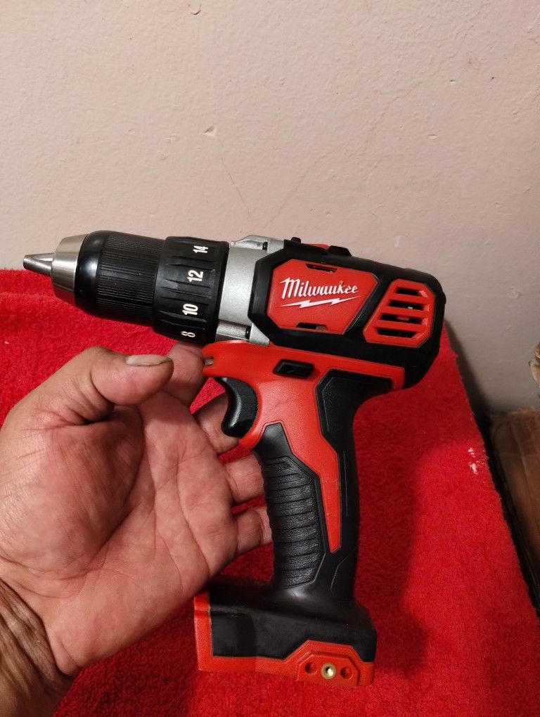 Like New M18 MILWAUKEE Drill Tool Only $$60