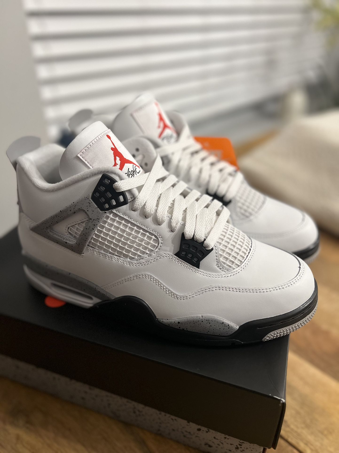 Jordan 4 White Cements size 10M