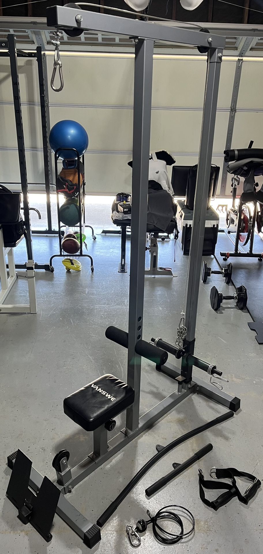Lat Pulldown Machine