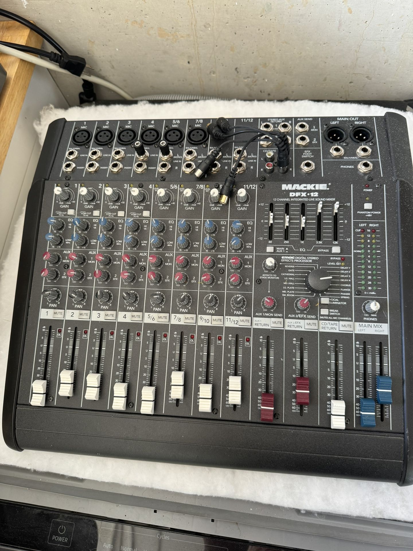 Mackie Dfx -12 Mixer.. Great Condition