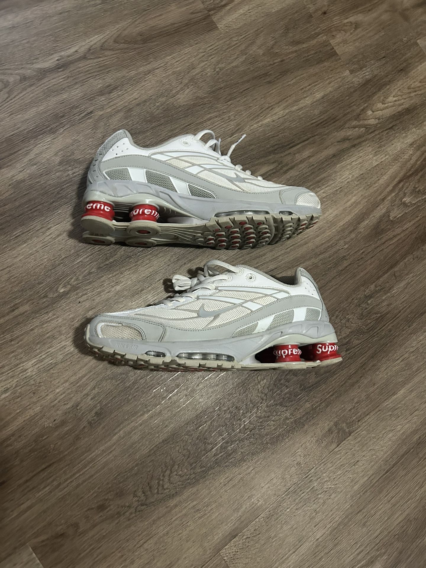 nike air max shox supreme