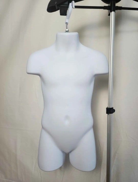 Child torso mannequin for clothing display