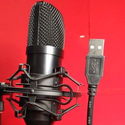 USB Studio Microphone + Aluminum Carry Case + Desk Stand Hardware Etc BRAND NEW UNUSED