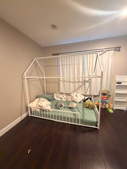 Decorative Toddler Bedframw