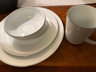Charter Club Grand Buffet Fine Line Platinum 4-Piece Porcelain Place Setting