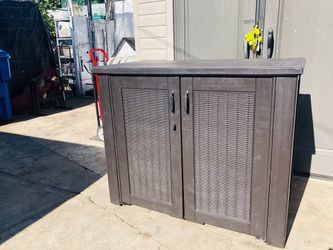 Rubbermaid storage