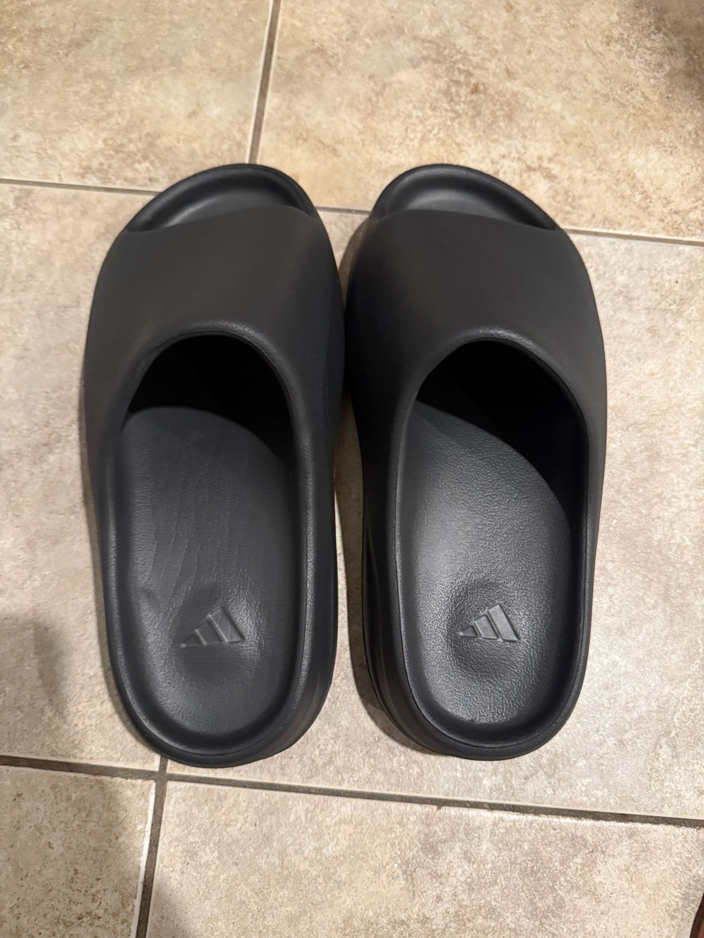 Yeezy Slides Onyx Size 10