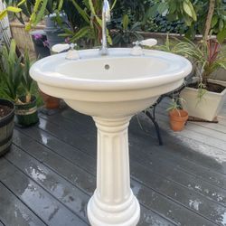 Pedestal Sink